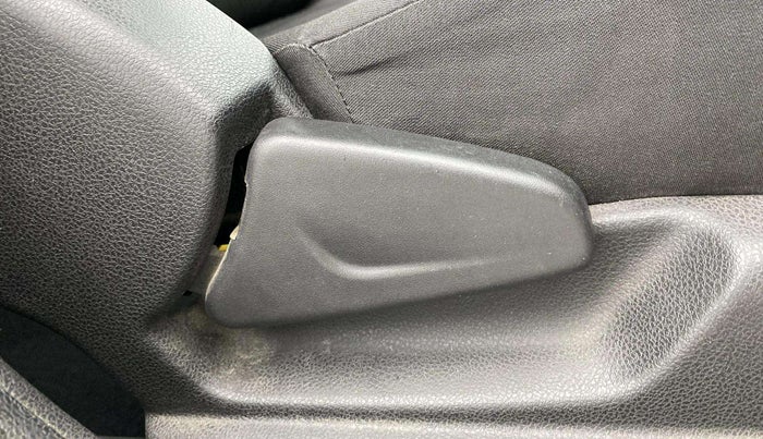 2019 Renault Kwid RXT 0.8, Petrol, Manual, 38,943 km, Driver Side Adjustment Panel