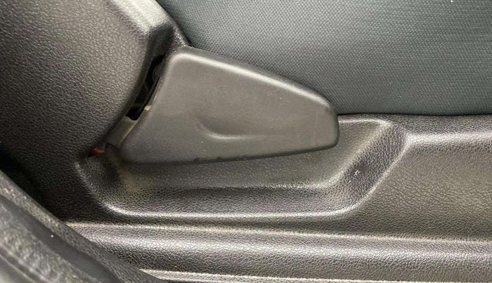 2017 Renault Kwid RXL, CNG, Manual, 65,348 km, Driver Side Adjustment Panel