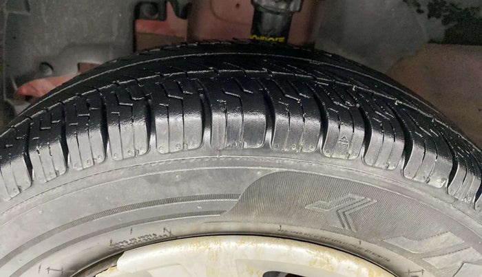 2017 Renault Kwid RXL, CNG, Manual, 65,348 km, Left Front Tyre Tread