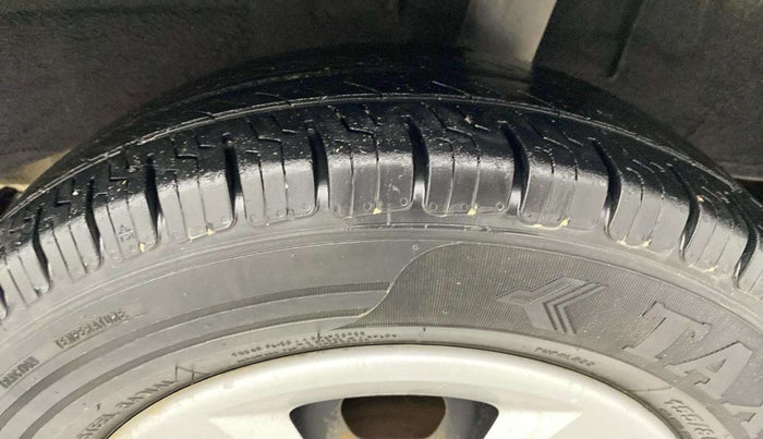 2017 Renault Kwid RXL, CNG, Manual, 65,348 km, Left Rear Tyre Tread