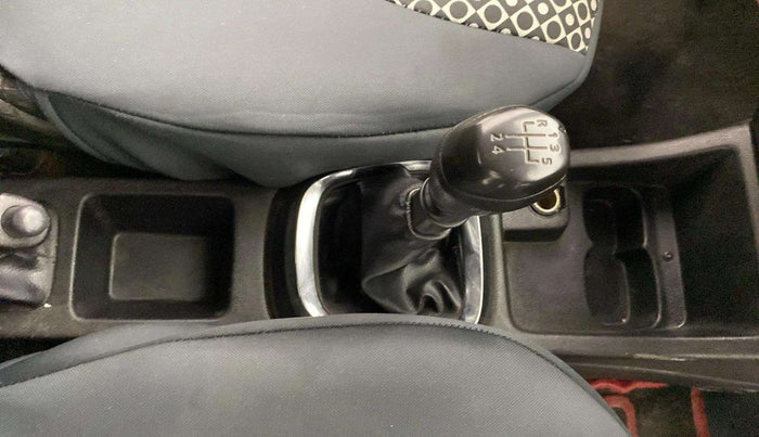2017 Renault Kwid RXL, CNG, Manual, 65,348 km, Gear Lever