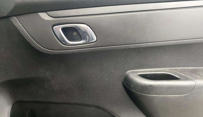 2019 Renault Kwid RXT 0.8 (O), Petrol, Manual, 77,352 km, Driver Side Door Panels Control