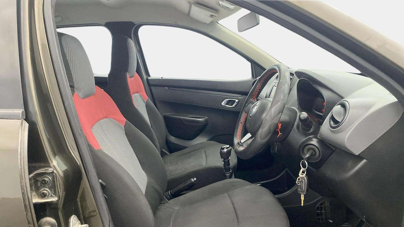 2019 Renault Kwid RXT 0.8 (O), Petrol, Manual, 77,338 km, Right Side Front Door Cabin