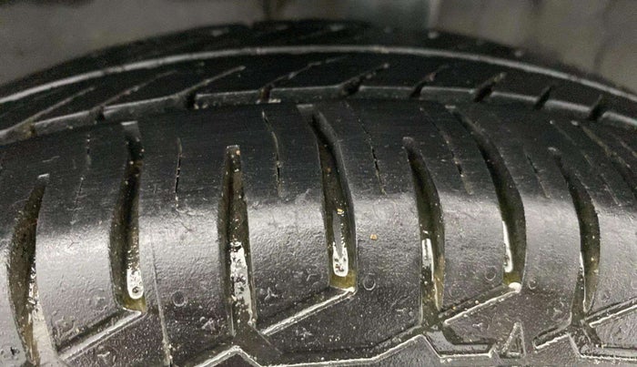 2019 Renault Kwid RXT 0.8 (O), Petrol, Manual, 77,352 km, Left Front Tyre Tread