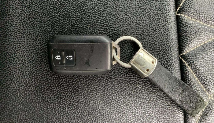 2021 Maruti Baleno ZETA PETROL 1.2, Petrol, Manual, 70,630 km, Key Close Up