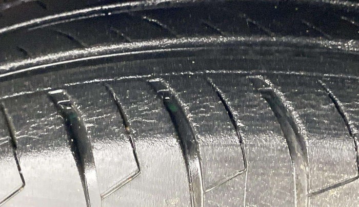 2020 Maruti Dzire VXI AMT, Petrol, Automatic, 23,563 km, Right Front Tyre Tread