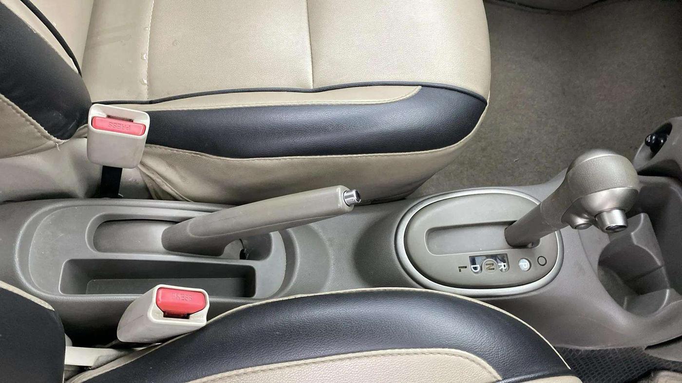 2015 Nissan Micra XV CVT, Petrol, Automatic, 40,661 km, Gear Lever