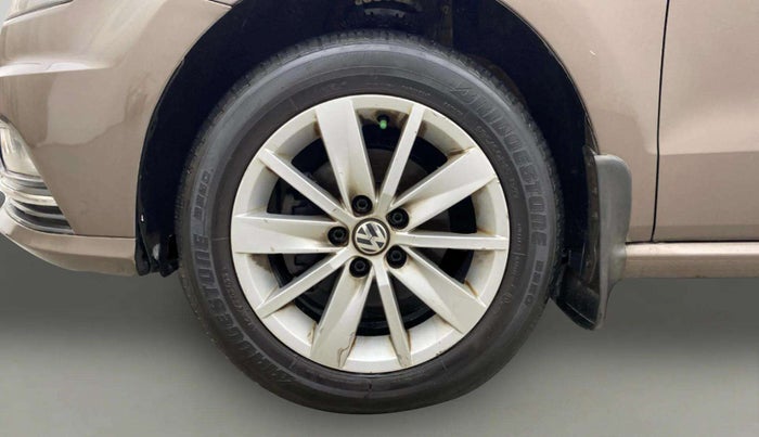 2016 Volkswagen Ameo HIGHLINE1.2L, Petrol, Manual, 1,04,525 km, Left Front Wheel