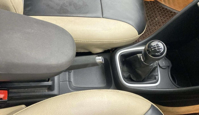 2016 Volkswagen Ameo HIGHLINE1.2L, Petrol, Manual, 1,04,525 km, Gear Lever