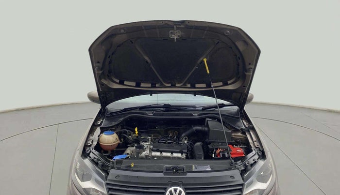 2016 Volkswagen Ameo HIGHLINE1.2L, Petrol, Manual, 1,04,525 km, Open Bonet