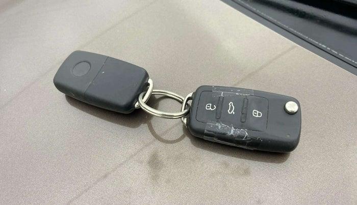 2016 Volkswagen Ameo HIGHLINE1.2L, Petrol, Manual, 1,04,525 km, Key Close Up