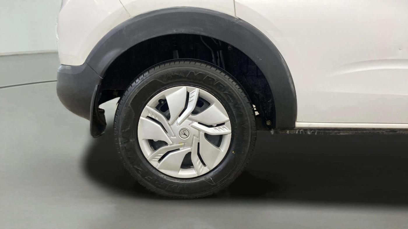 2020 Renault TRIBER RXL MT, Petrol, Manual, 30,452 km, Right Rear Wheel