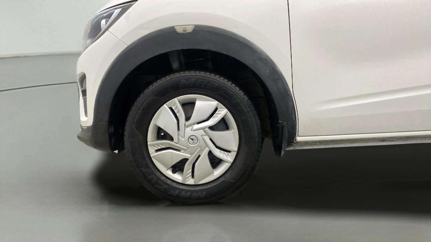 2020 Renault TRIBER RXL MT, Petrol, Manual, 30,452 km, Left Front Wheel