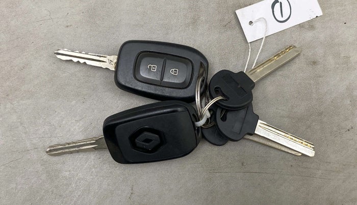2020 Renault TRIBER RXL MT, Petrol, Manual, 30,223 km, Key Close Up