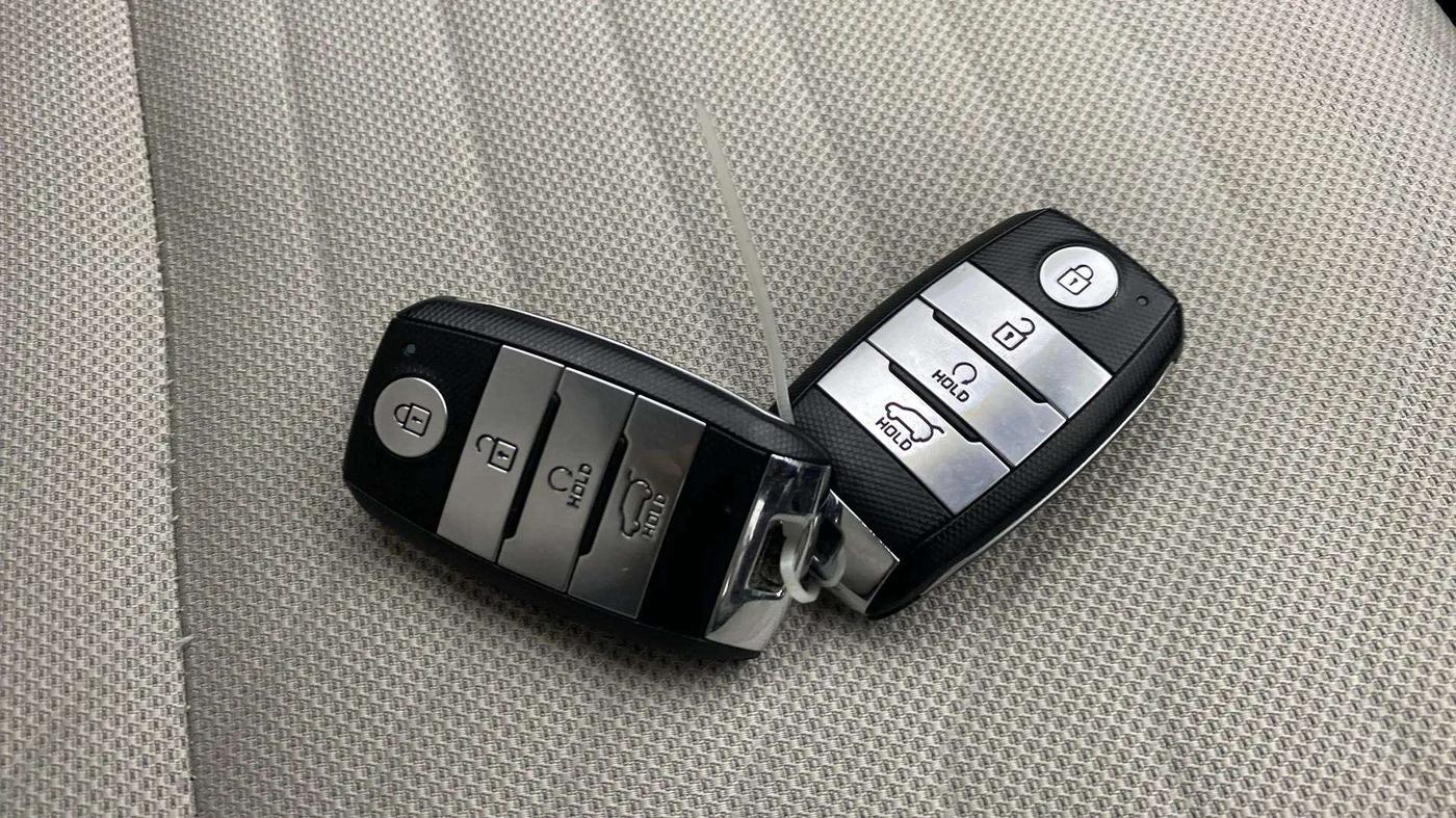 2023 KIA SONET HTX 1.5 DIESEL IMT, Diesel, Manual, 25,105 km, Key Close Up