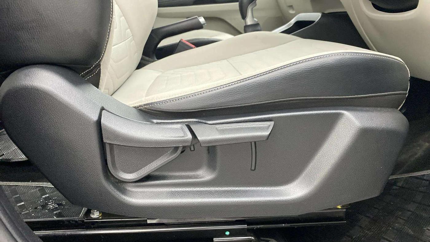 2023 KIA SONET HTX 1.5 DIESEL IMT, Diesel, Manual, 25,105 km, Driver Side Adjustment Panel