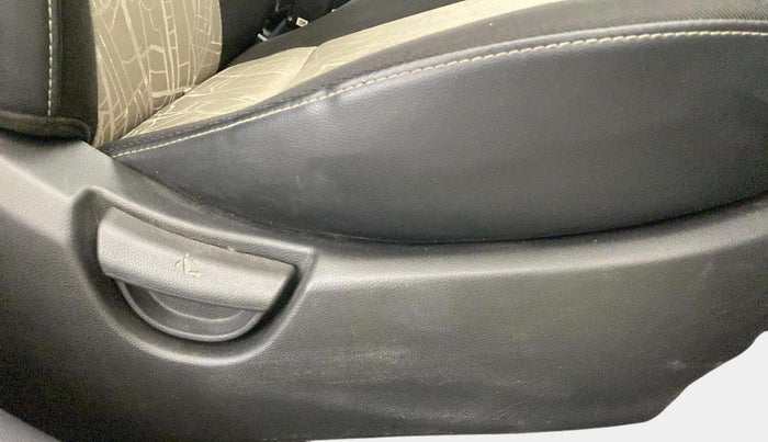 2017 Hyundai Grand i10 SPORTZ (O) 1.2 KAPPA VTVT, CNG, Manual, 55,430 km, Driver Side Adjustment Panel