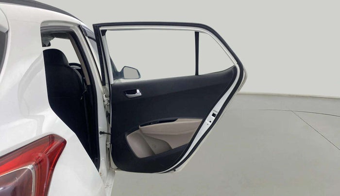 2017 Hyundai Grand i10 SPORTZ (O) 1.2 KAPPA VTVT, CNG, Manual, 55,430 km, RHS Rear Door