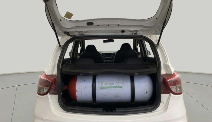 2017 Hyundai Grand i10 SPORTZ (O) 1.2 KAPPA VTVT, CNG, Manual, 55,430 km, Boot Inside