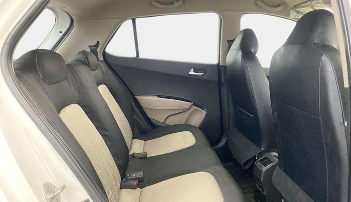 2017 Hyundai Grand i10 SPORTZ (O) 1.2 KAPPA VTVT, CNG, Manual, 55,430 km, Right Side Rear Door Cabin