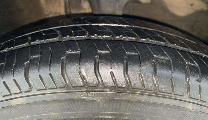 2013 Hyundai i10 MAGNA 1.2, Petrol, Manual, 97,248 km, Right Front Tyre Tread