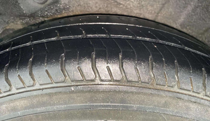 2013 Hyundai i10 MAGNA 1.2, Petrol, Manual, 97,248 km, Right Rear Tyre Tread