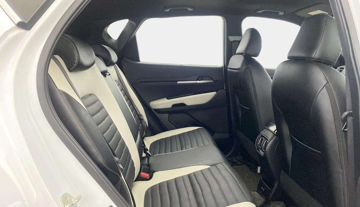 2024 KIA SONET GTX 1.0 Turbo Petrol DCT, Petrol, Automatic, 6,975 km, Right Side Rear Door Cabin