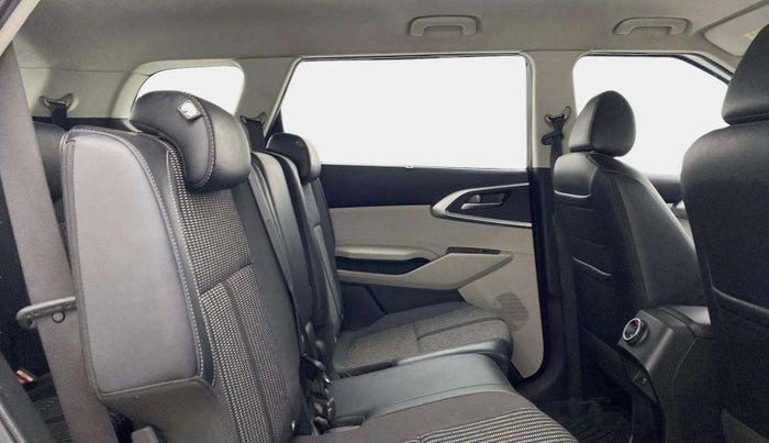 2025 KIA CARENS  PRESTIGE PLUS 1.5 TURBO PETROL DCT 7 STR, Petrol, Automatic, 27,414 km, Right Side Rear Door Cabin
