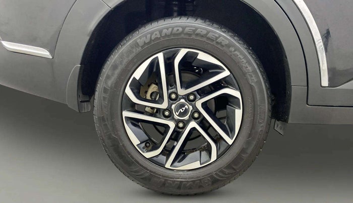 2025 KIA CARENS  PRESTIGE PLUS 1.5 TURBO PETROL DCT 7 STR, Petrol, Automatic, 27,414 km, Right Rear Wheel