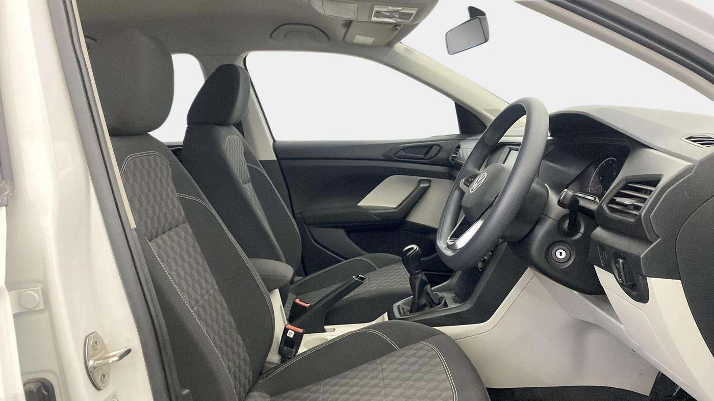 2024 Volkswagen TAIGUN COMFORTLINE 1.0 TSI MT, Petrol, Manual, 10,143 km, Right Side Front Door Cabin
