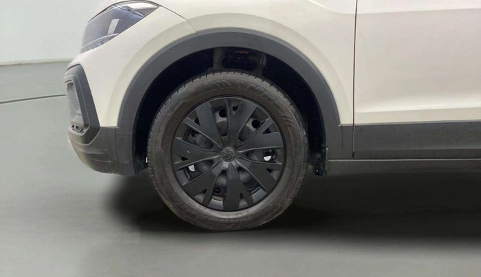 2024 Volkswagen TAIGUN COMFORTLINE 1.0 TSI MT, Petrol, Manual, 9,999 km, Left front tyre - Mudfalps Broken