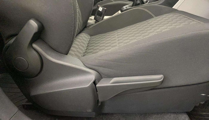 2024 Volkswagen TAIGUN COMFORTLINE 1.0 TSI MT, Petrol, Manual, 9,999 km, Driver Side Adjustment Panel