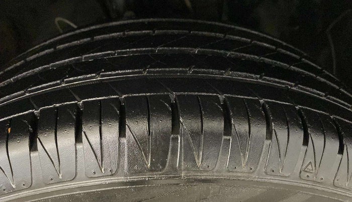 2022 Hyundai VENUE SX 1.2 PETROL, Petrol, Manual, 22,929 km, Right Front Tyre Tread