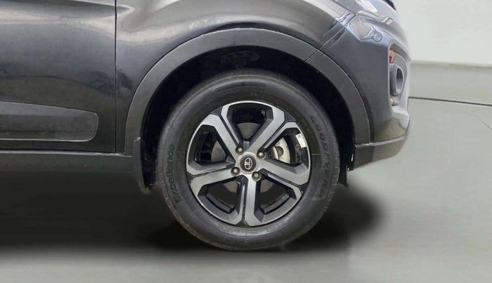 2023 Tata NEXON XZA PLUS LUX SUNROOF DARK DIESEL, Diesel, Automatic, 28,965 km, Right Front Wheel