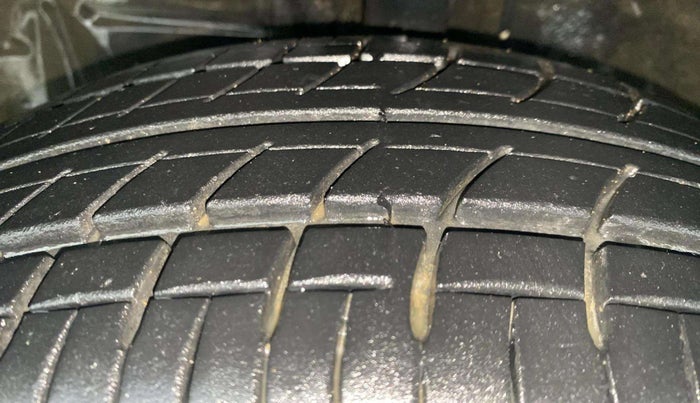2012 Toyota Etios G, Petrol, Manual, 65,705 km, Left Front Tyre Tread