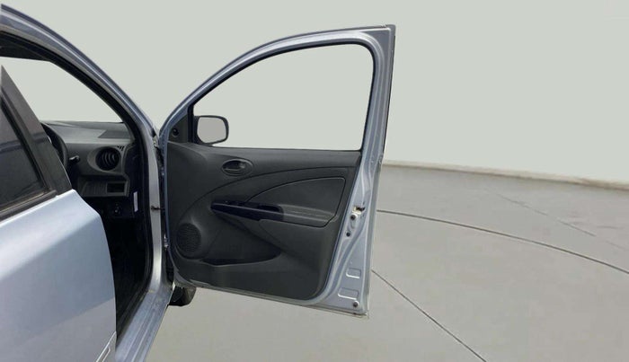 2012 Toyota Etios G, Petrol, Manual, 65,705 km, RHS Front Door