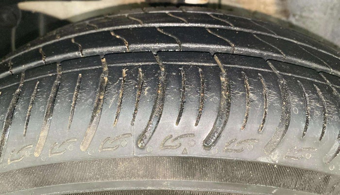 2014 Honda Brio S MT, Petrol, Manual, 64,374 km, Left Front Tyre Tread