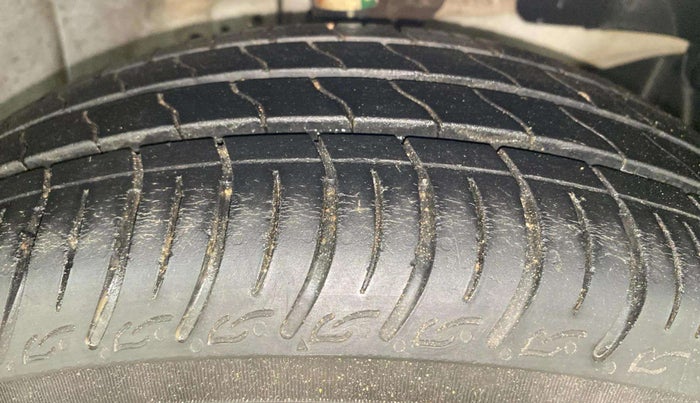 2014 Honda Brio S MT, Petrol, Manual, 64,374 km, Right Front Tyre Tread
