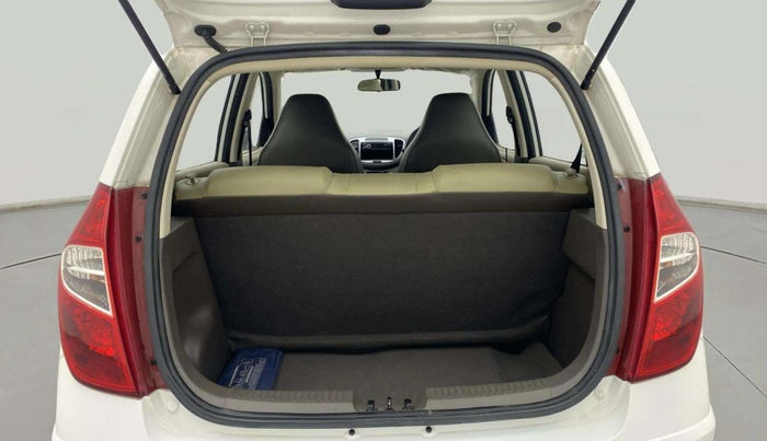 2014 Hyundai i10 MAGNA 1.1, Petrol, Manual, 14,552 km, Boot Inside