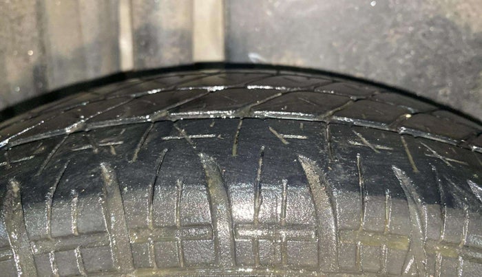 2016 Maruti Swift Dzire VXI, CNG, Manual, 91,055 km, Right Rear Tyre Tread