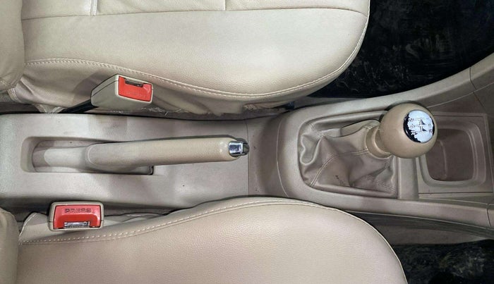 2016 Maruti Swift Dzire VXI, CNG, Manual, 91,055 km, Gear Lever