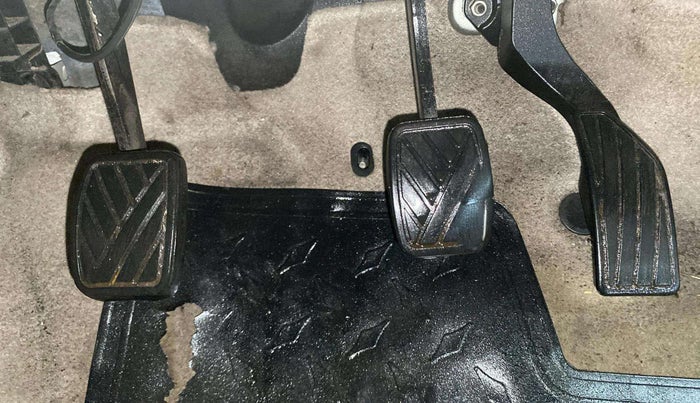 2016 Maruti Swift Dzire VXI, CNG, Manual, 91,055 km, Pedals