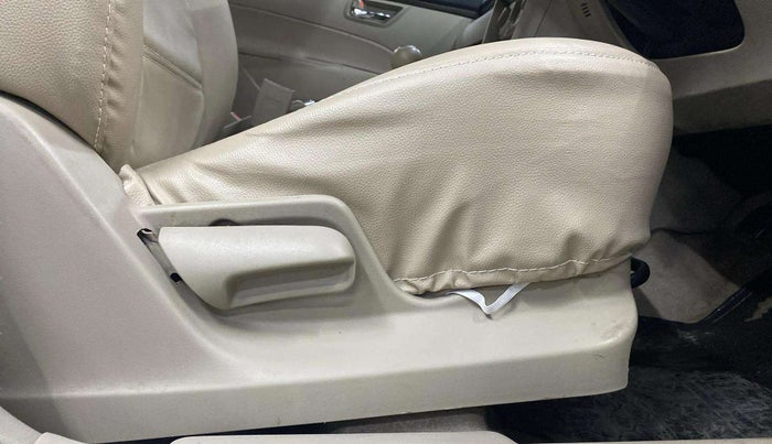 2016 Maruti Swift Dzire VXI, CNG, Manual, 91,055 km, Driver Side Adjustment Panel