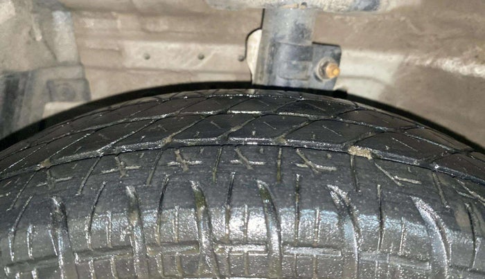 2016 Maruti Swift Dzire VXI, CNG, Manual, 91,055 km, Left Front Tyre Tread