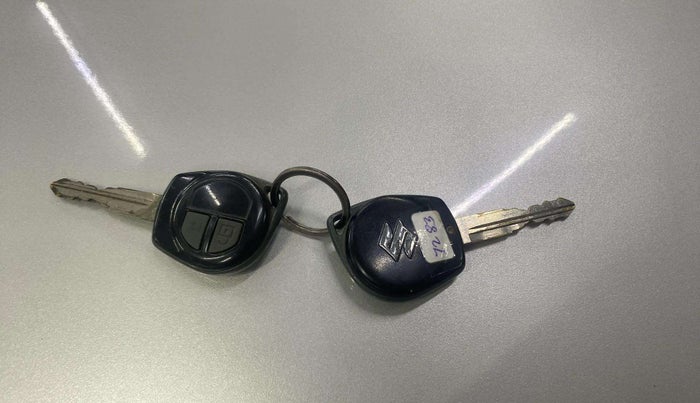 2016 Maruti Swift Dzire VXI, CNG, Manual, 91,055 km, Key Close Up