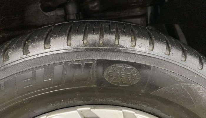 2015 Maruti Swift VXI, Petrol, Manual, 50,033 km, Right Front Tyre Tread