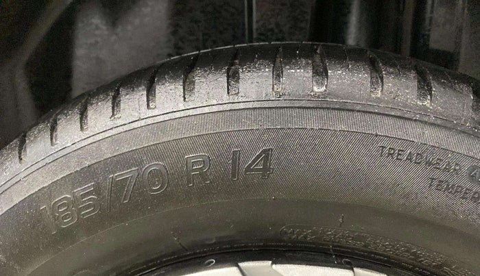 2015 Maruti Swift VXI, Petrol, Manual, 50,033 km, Left Rear Tyre Tread