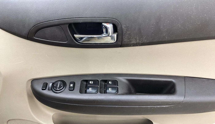 2012 Hyundai i20 MAGNA 1.2, Petrol, Manual, 77,419 km, Driver Side Door Panels Control
