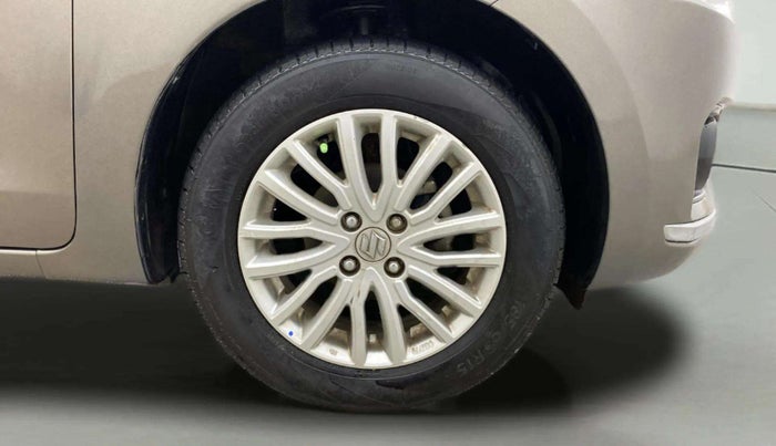 2017 Maruti Dzire ZXI, Petrol, Manual, 1,00,368 km, Right Front Wheel
