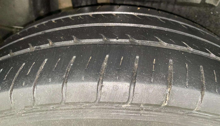 2017 Maruti Dzire ZXI, Petrol, Manual, 1,00,368 km, Right Rear Tyre Tread